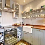 3 Bed In Whitby Oc-r580 *