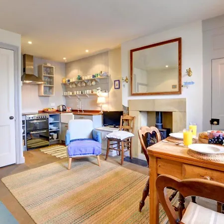 3 Bed In Whitby Oc-r580 *